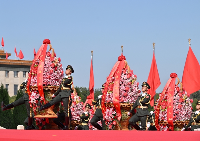烈士纪念日向人民英雄敬献花篮仪式在京隆重举行